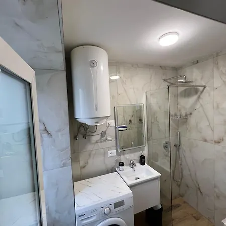 E&b Cosy 6 地拉那