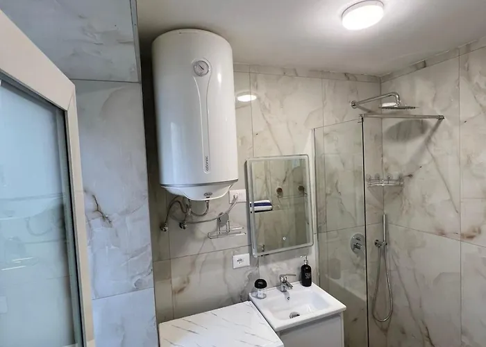 E&b Cosy 6 地拉那